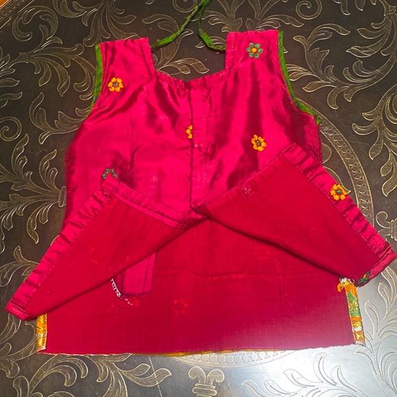 Maroon and Gold Silk Pattu Pavada Girls Sleeveless Blouse Size 4 - Picture 3 of 5